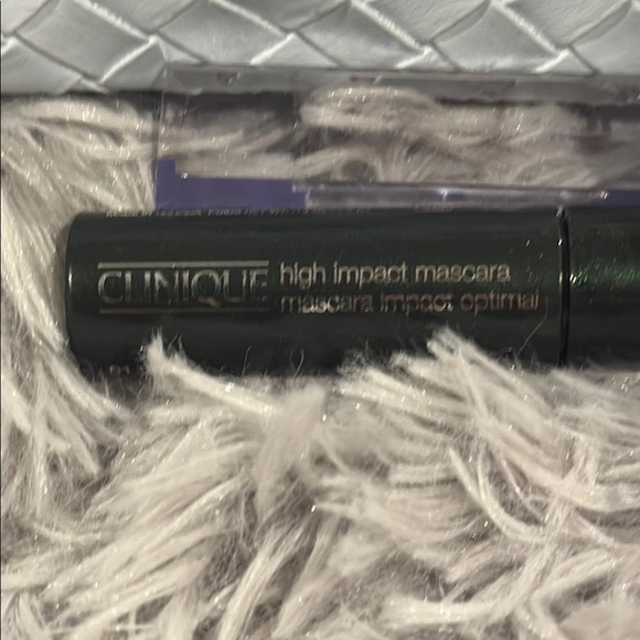 Ipsy Bag & Clinique Travel Bundle - Mascara, Cleansing, Wrinkle Correcting Set - Picture 2 of 11
